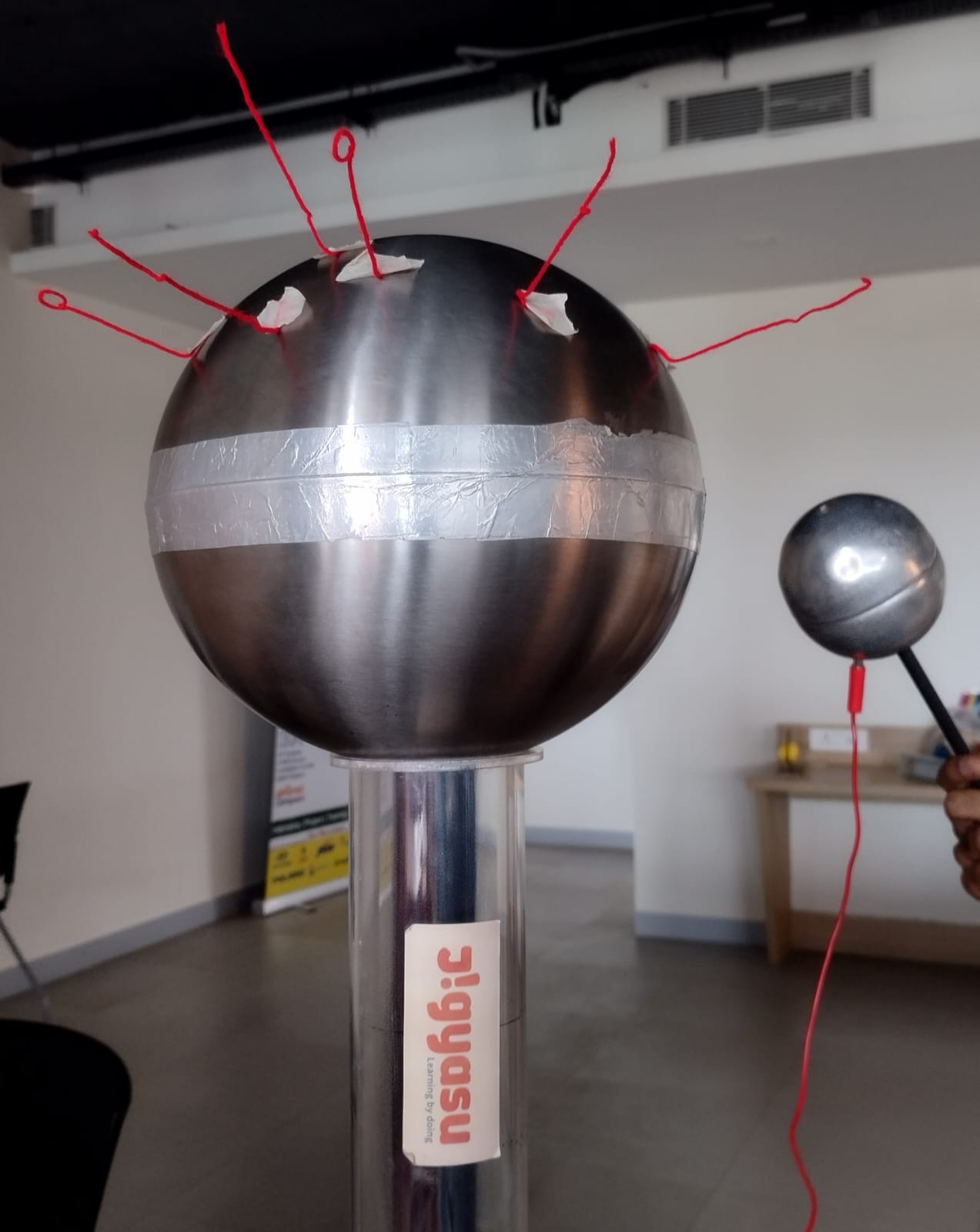 Electric Field: Van de Graaff and thermocol