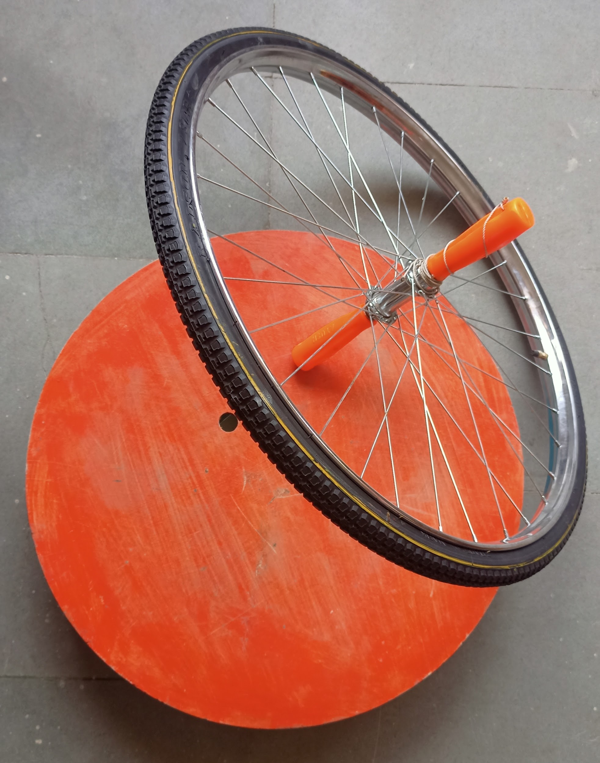 Bicycle wheel gyroscope