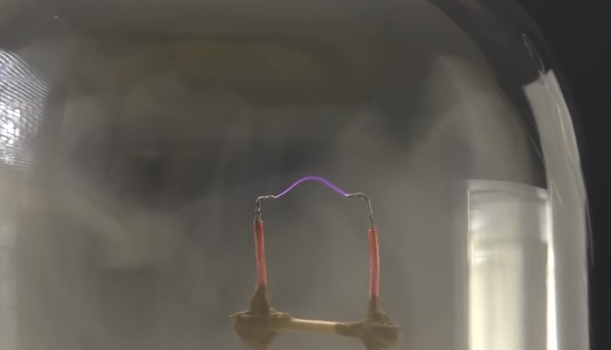 Plasma arc formation in vacuum