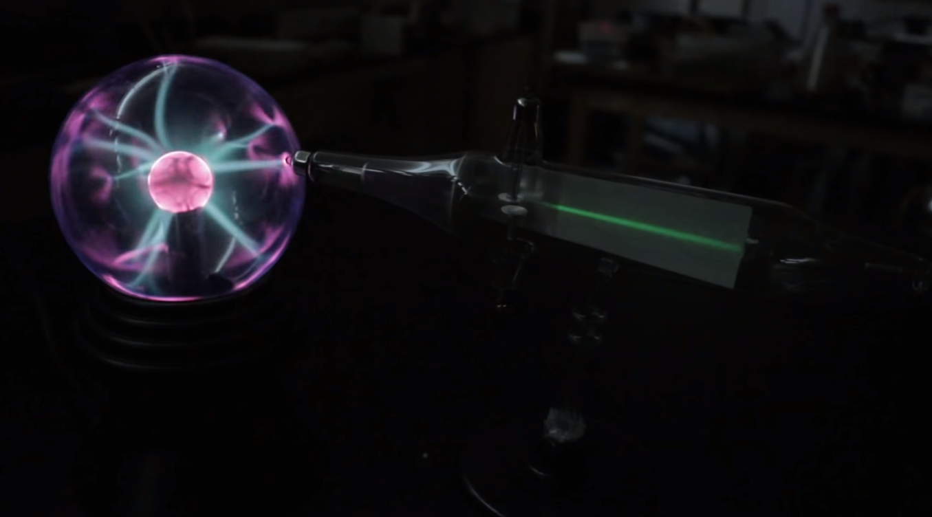 Radial electric field: Plasma globe and Oscilloscope